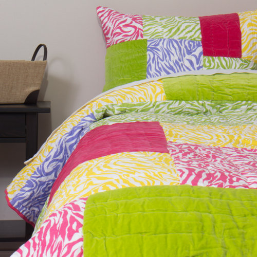 Amity Home Zaidee Modern Farmhouse Cotton Percale Animal Print Quilt